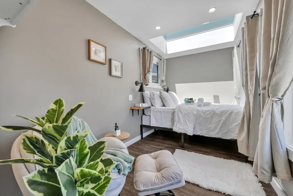 Container cabin bedroom with lounge seating area